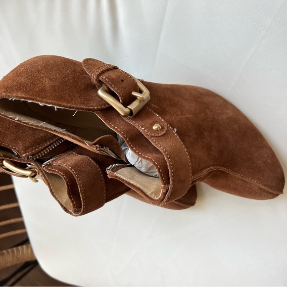 Michael Kors booties, size 8 1/2 , brown suede - Picture 4 of 5